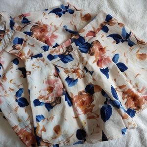 2 piece Size Small Floral Short Set Cream Blue